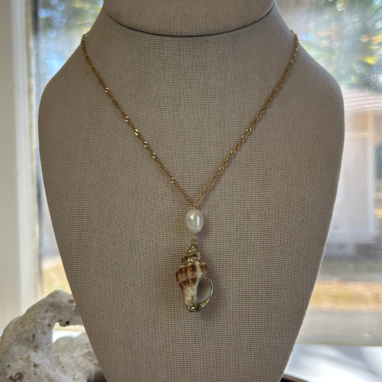 Shell Pearl Drop Necklace