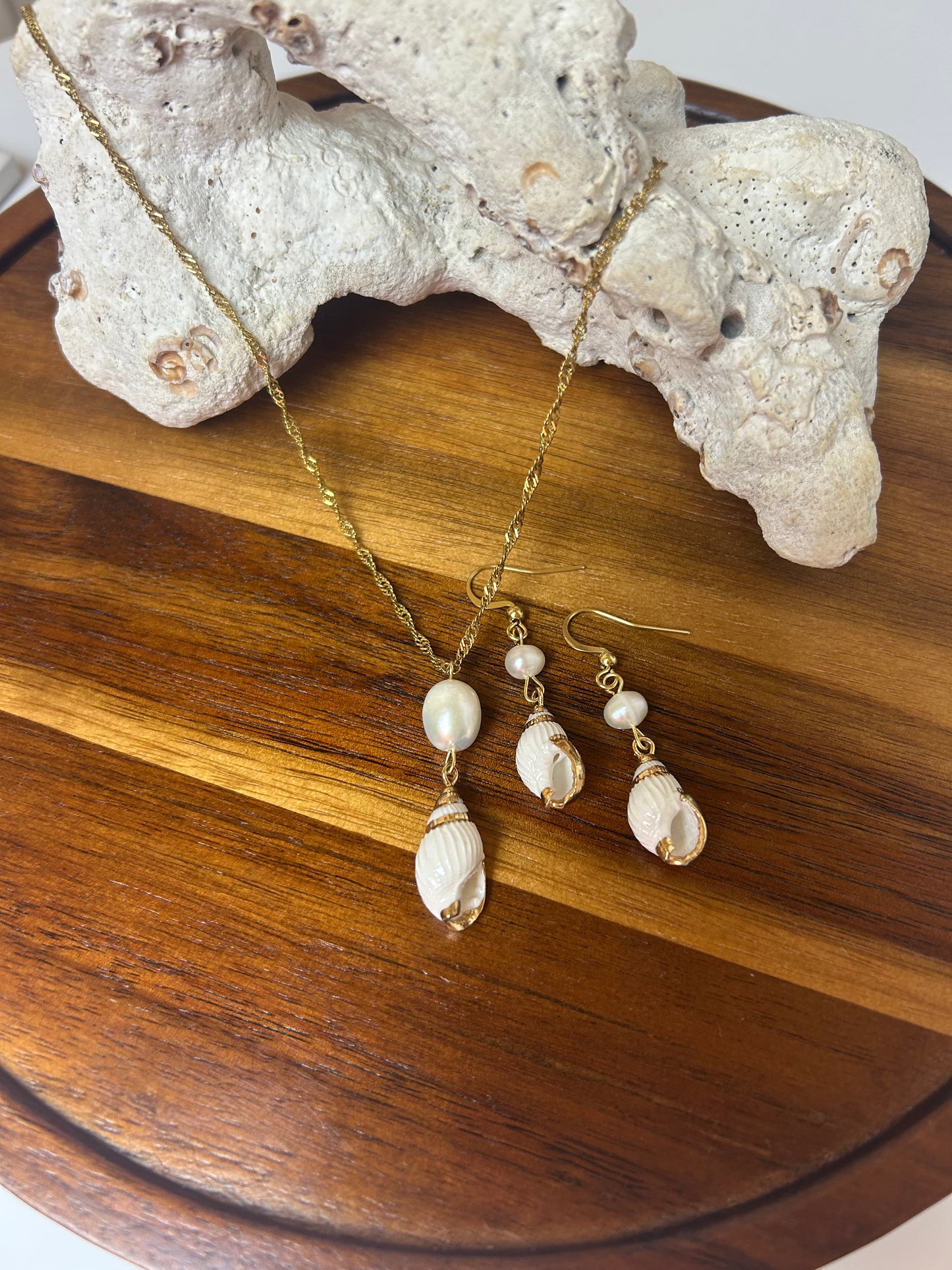 Dainty White Shells & Pearls Set