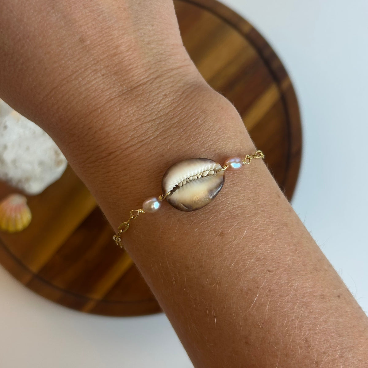 Cowrie Slice Pearl Bracelet