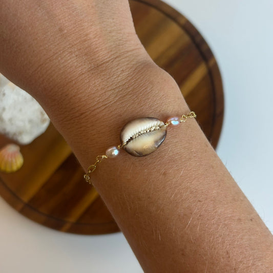 Cowrie Slice Pearl Bracelet
