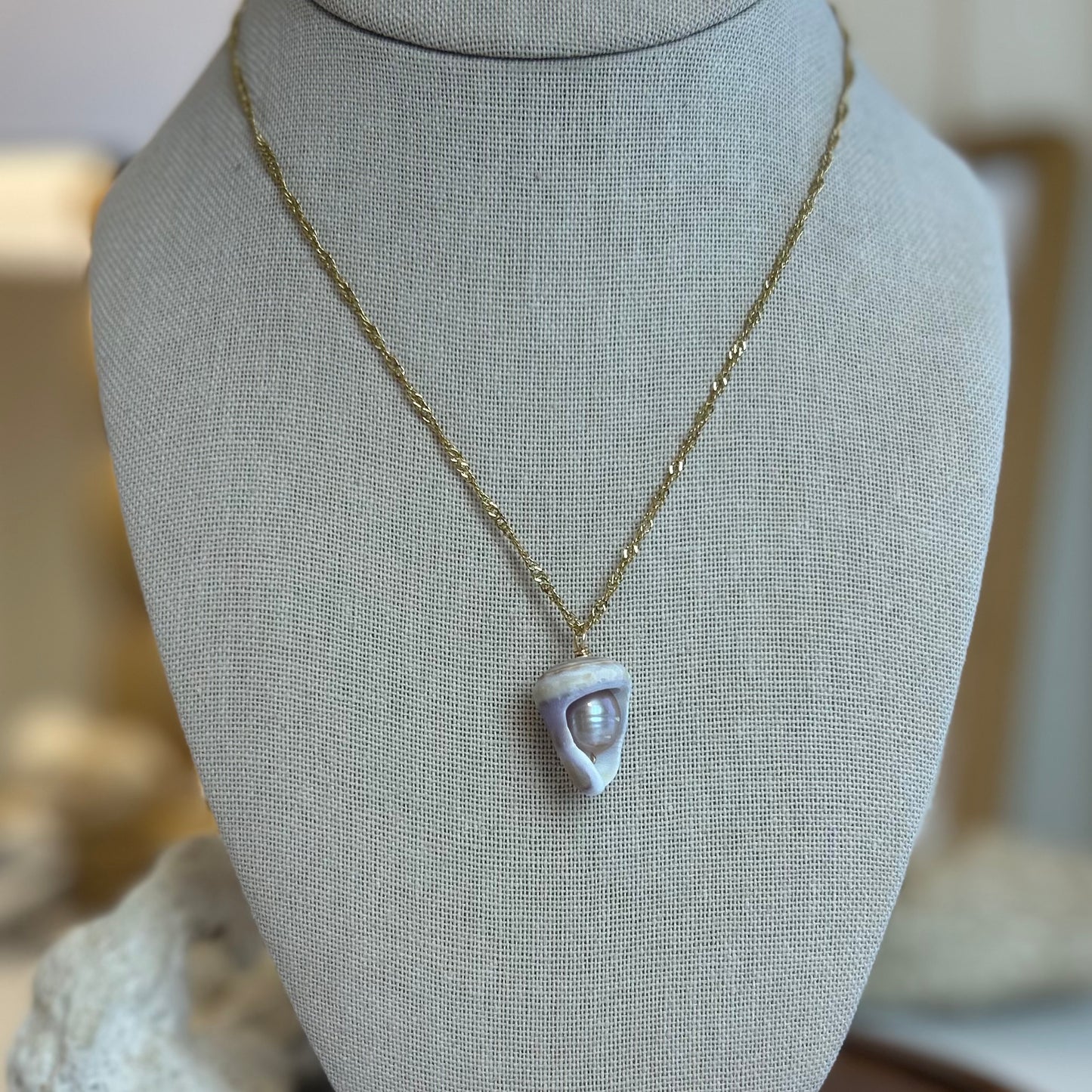 Cone Shell Pearl Inlay Necklace