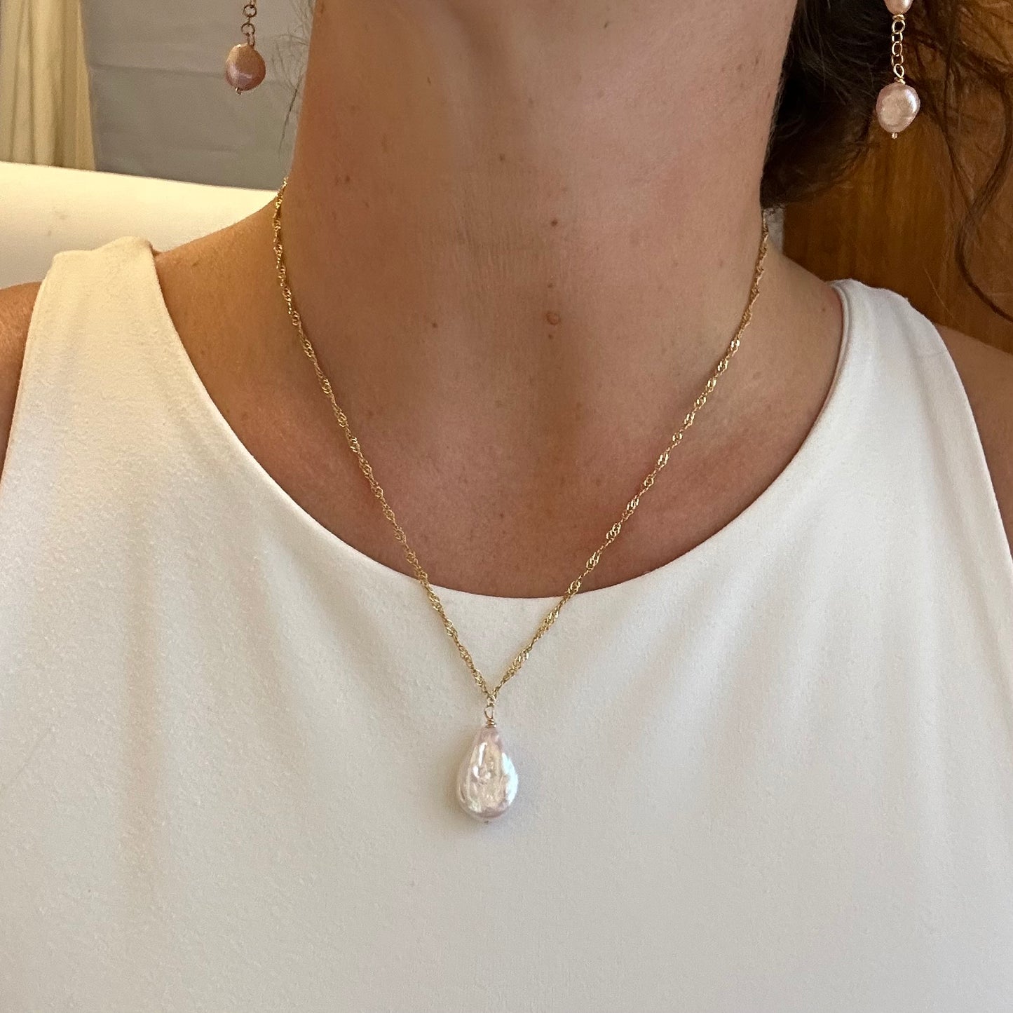 Baroque Pearl Teardrop Pendant Necklace
