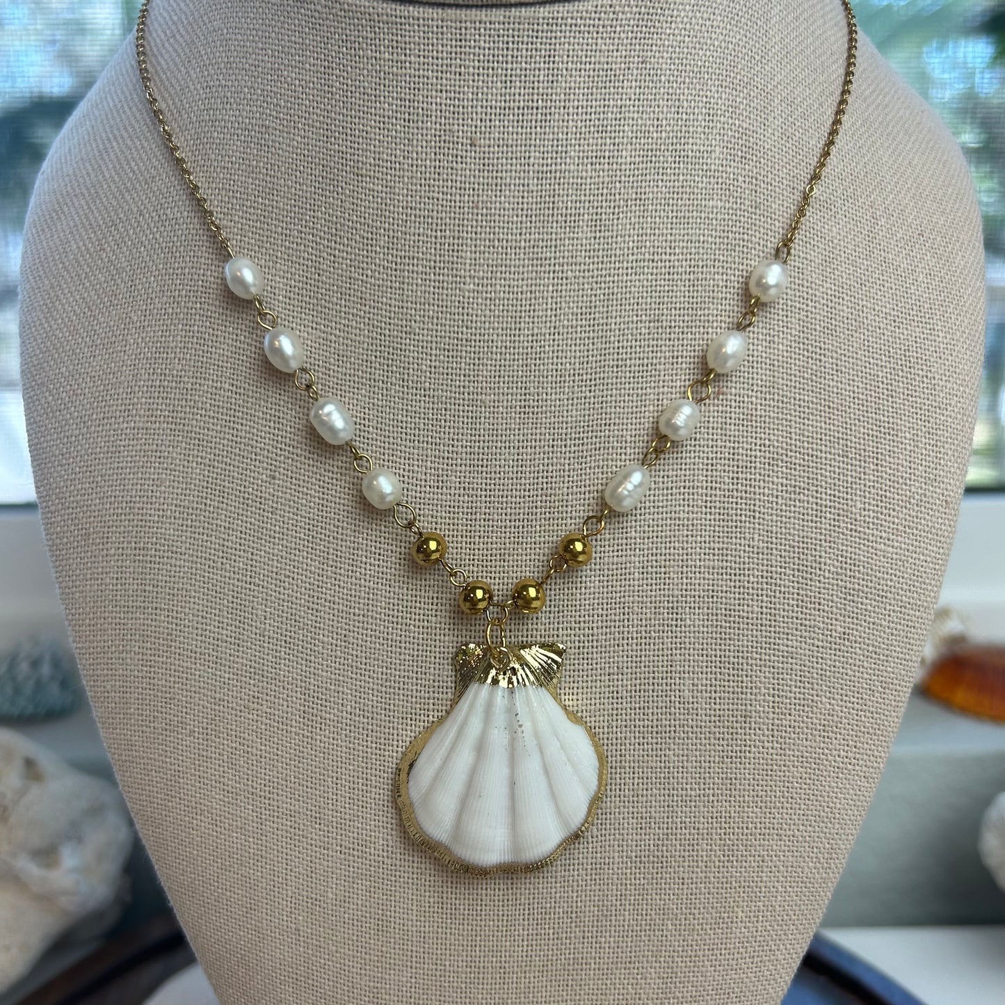 White Shell & Freshwater Pearls Necklace