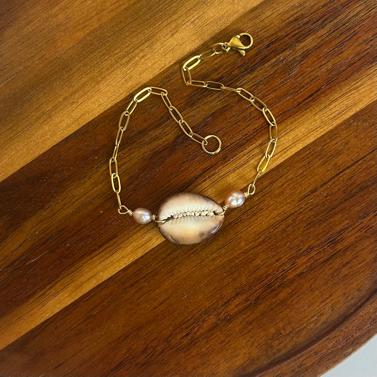 Cowrie Slice Pearl Bracelet