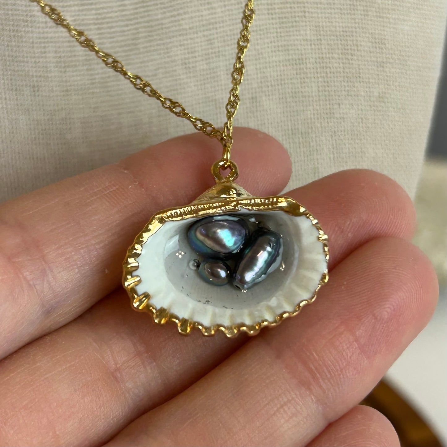 Dark Pearl Shell Nest Necklace