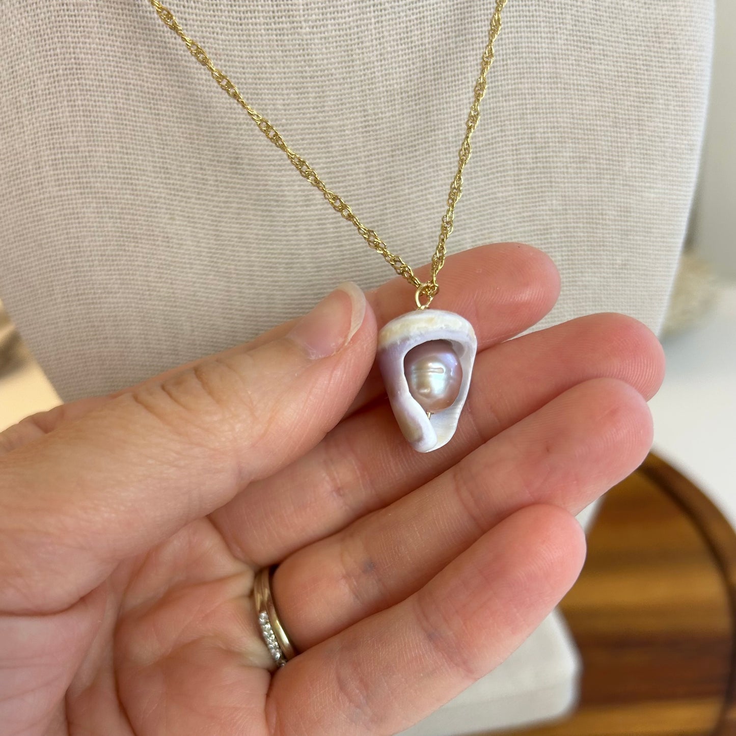 Cone Shell Pearl Inlay Necklace