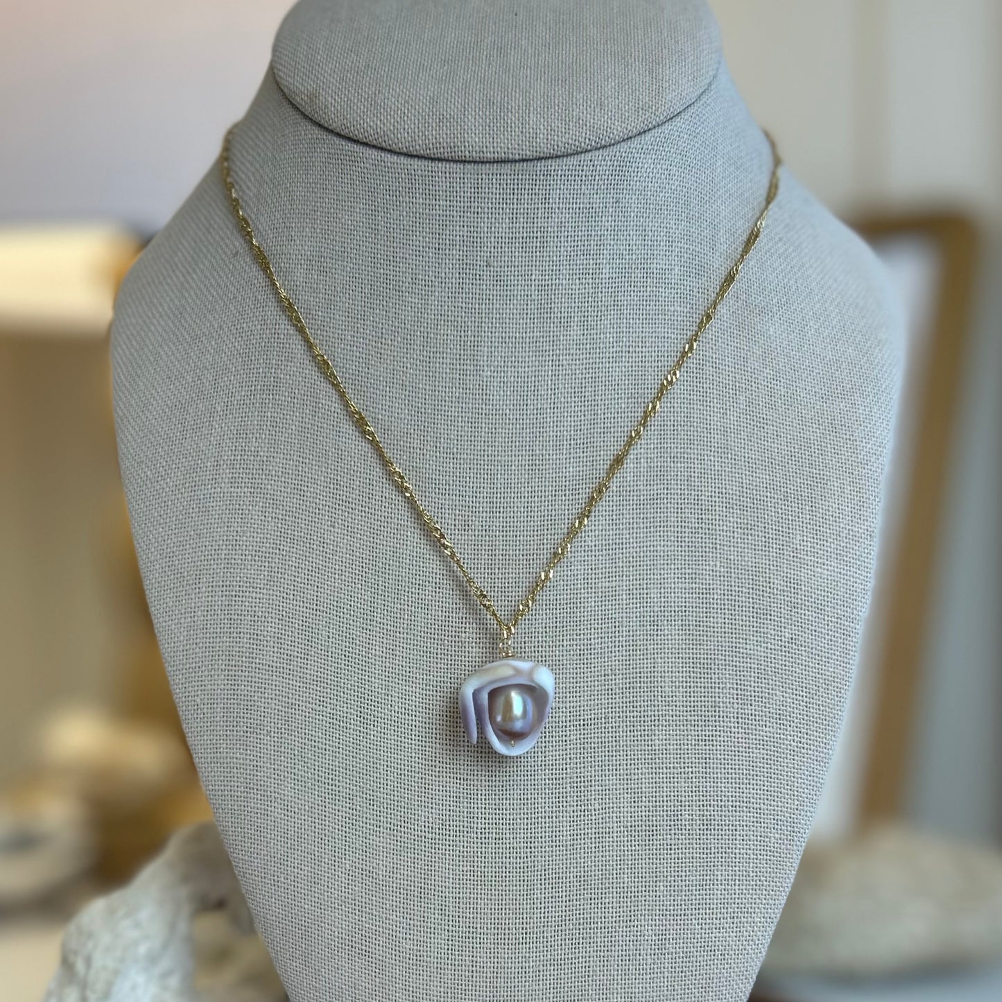 Cone Shell Pearl Inlay Necklace