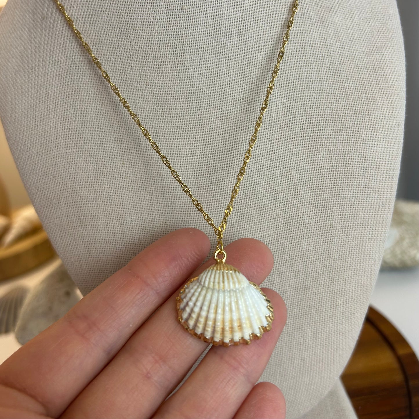 Dark Pearl Shell Nest Necklace