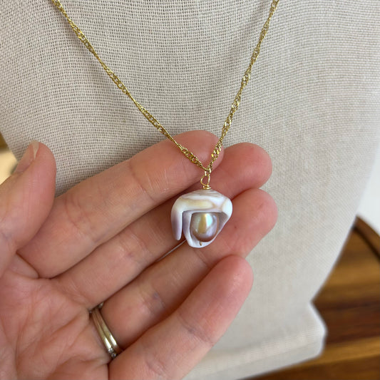 Cone Shell Pearl Inlay Necklace