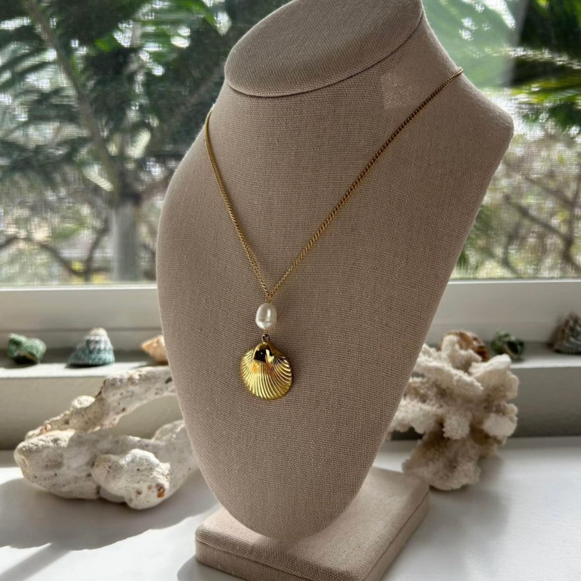 Elegant Shell & Pearl Drop Pendant Necklace