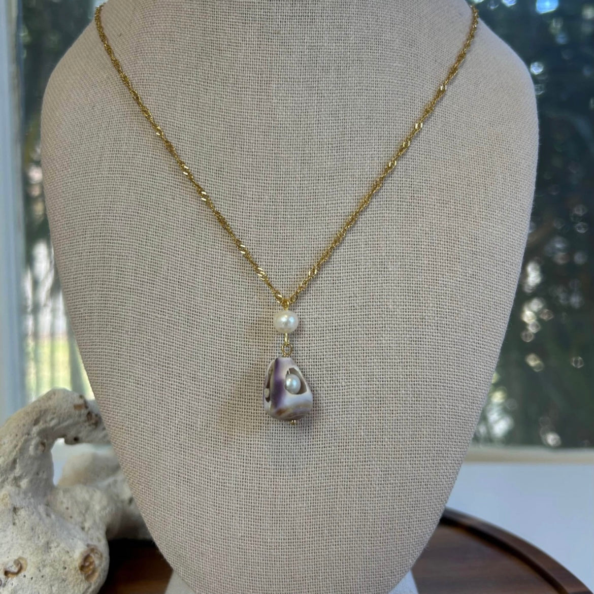 Cone Shell Pearl Inlay Pendant Necklace
