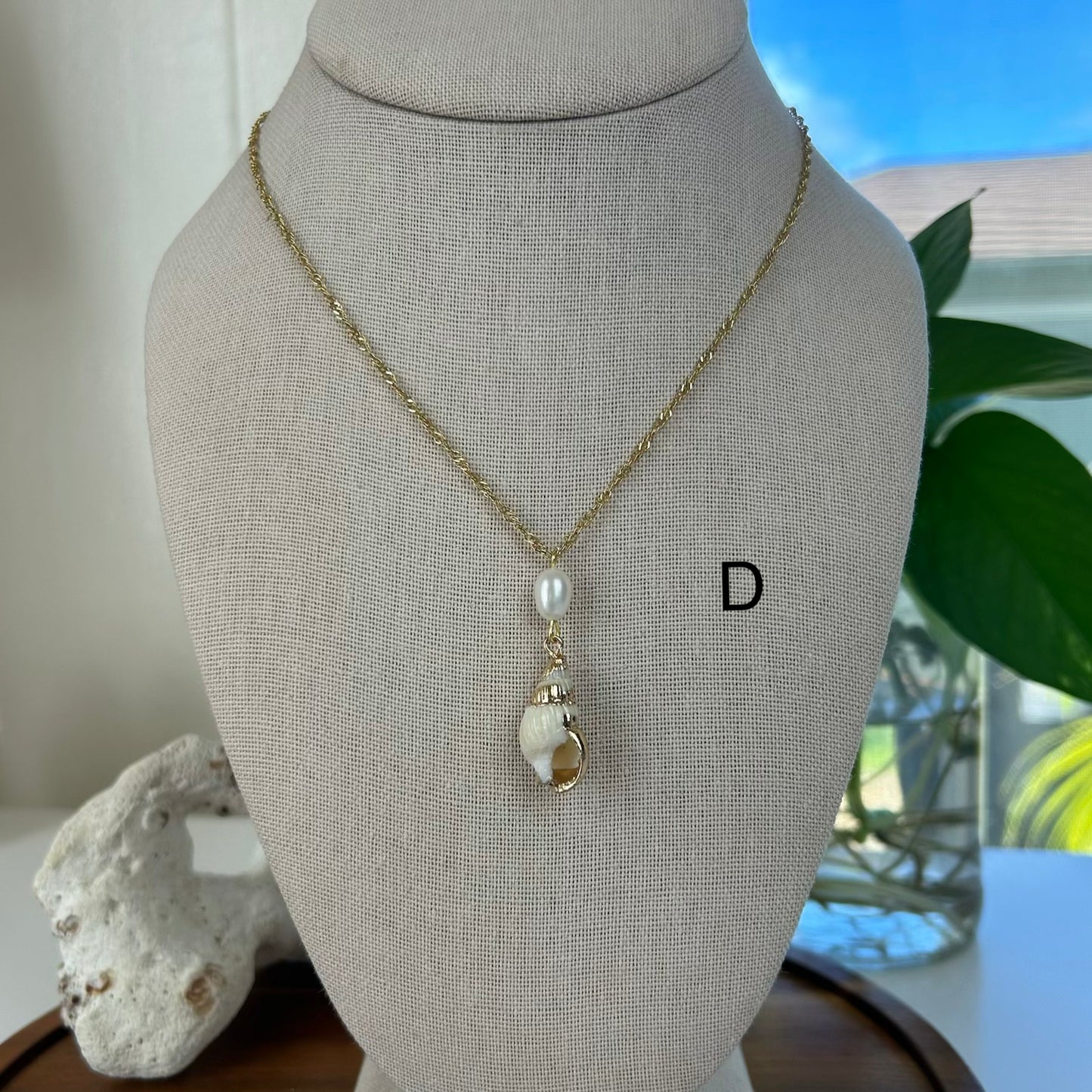 Pearl Drop Conch Shell Necklace Varieties