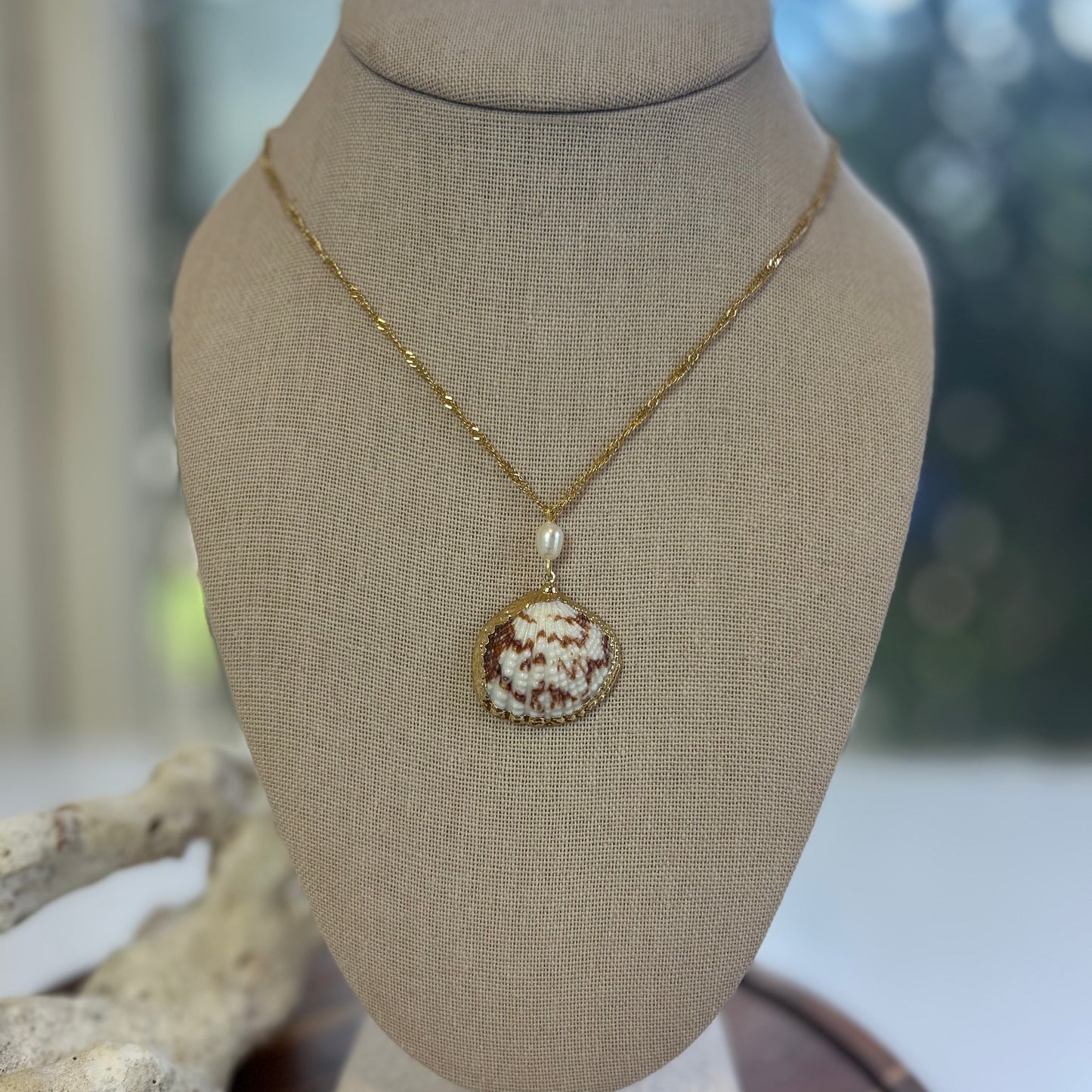 Elegant Shell & Pearl Pendant