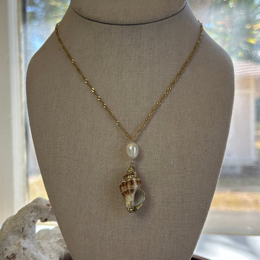 Shell Pearl Drop Necklace