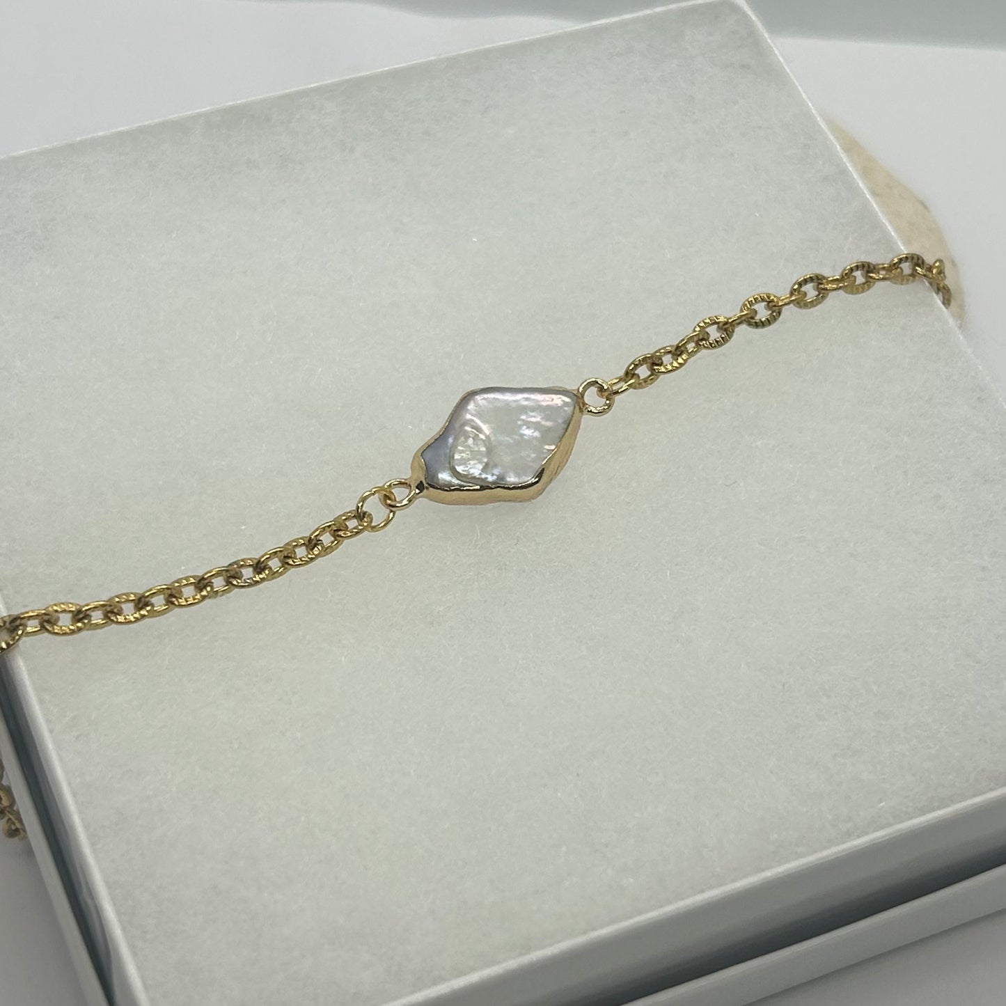 Mother of Pearl Crimped 18k Gold Chain Necklace