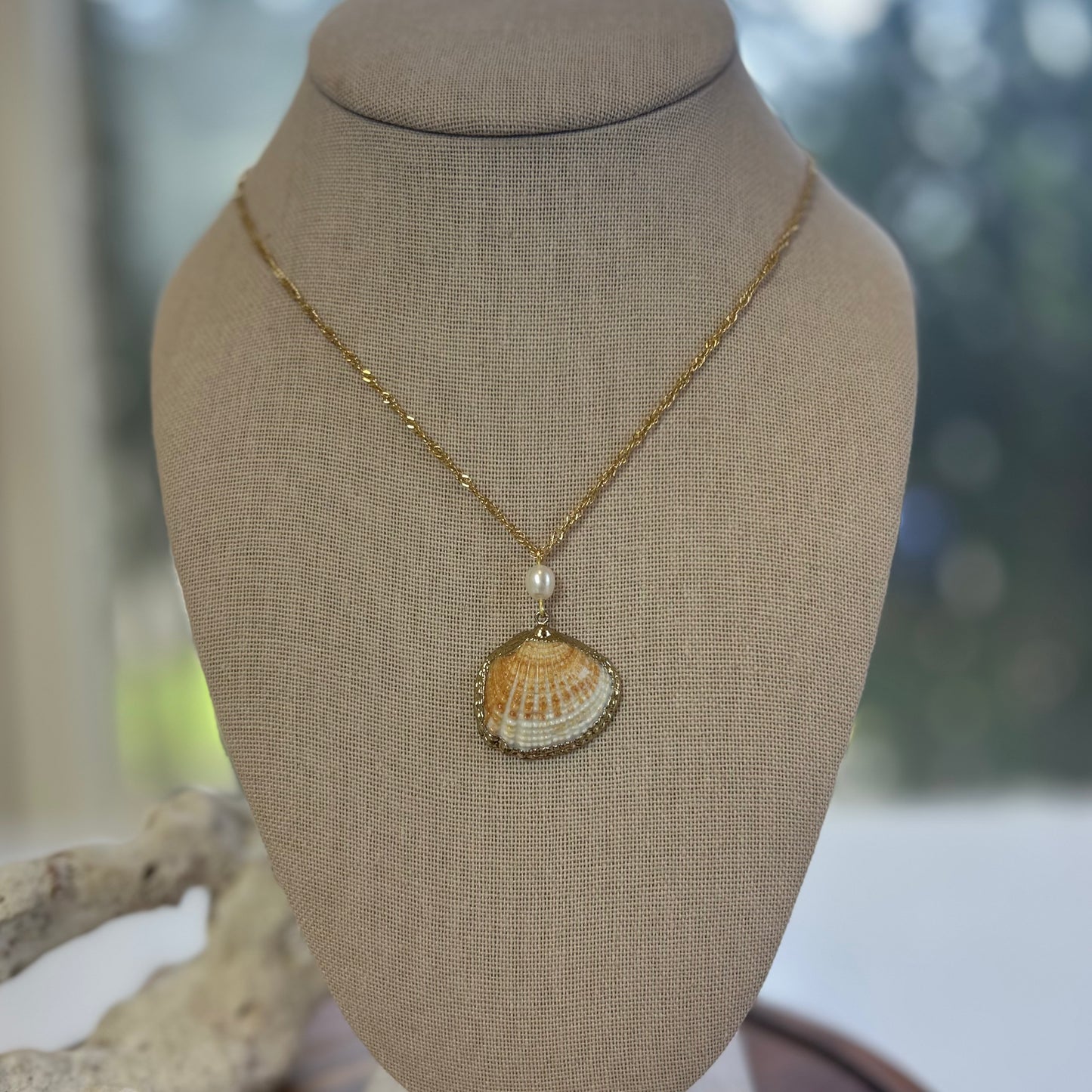 Elegant Shell & Pearl Pendant