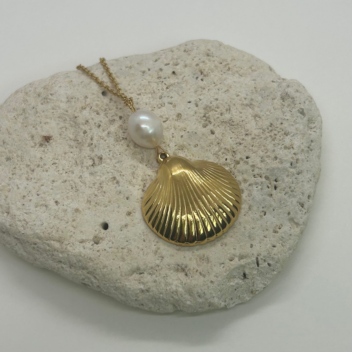 Elegant Shell & Pearl Drop Pendant Necklace