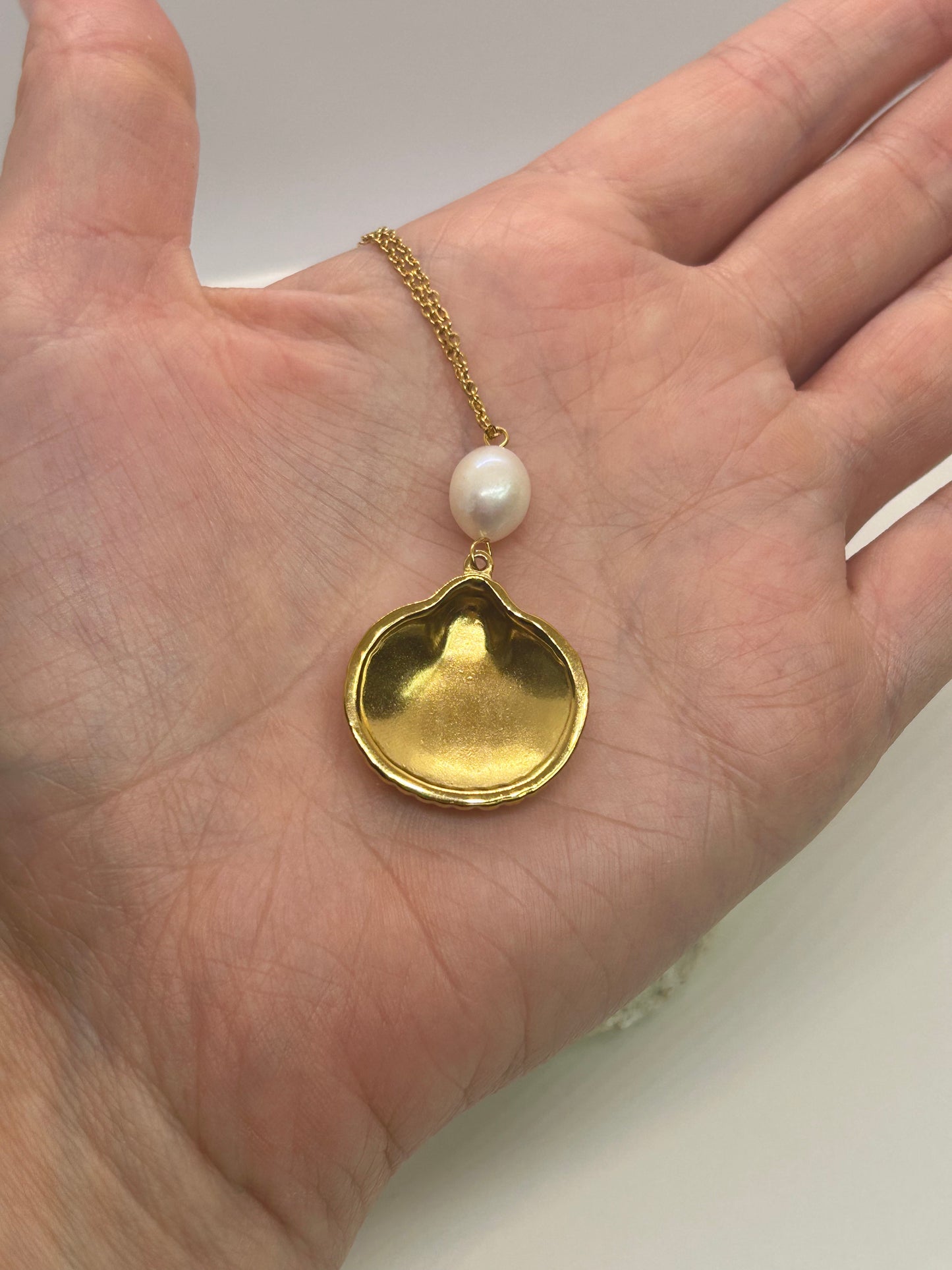 Elegant Shell & Pearl Drop Pendant Necklace